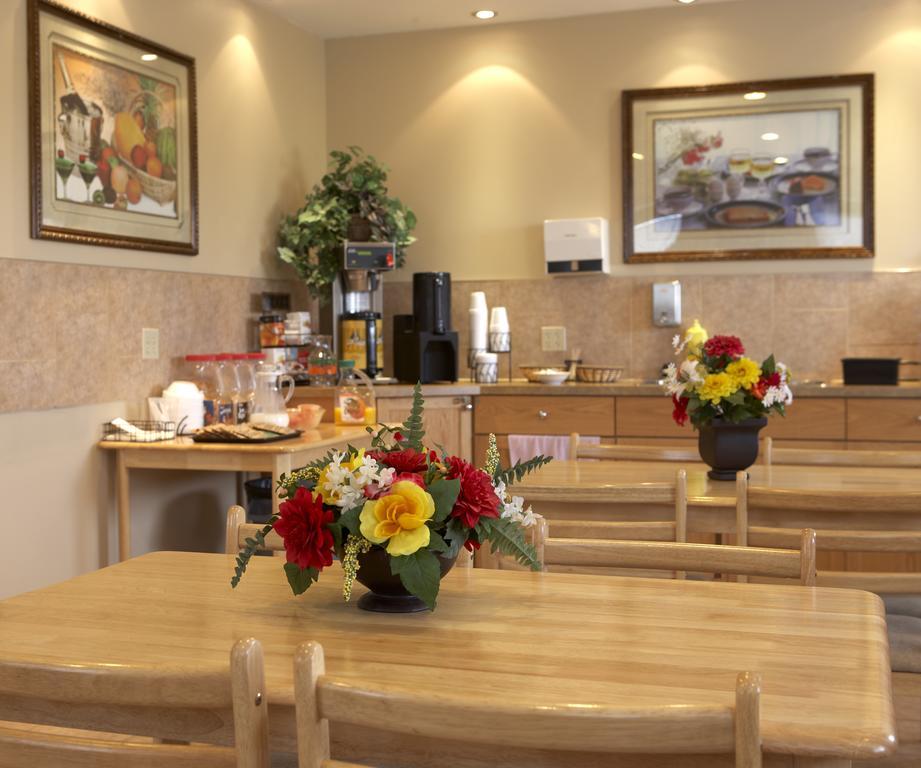 Econo Lodge Inn & Suites Innisfail エクステリア 写真