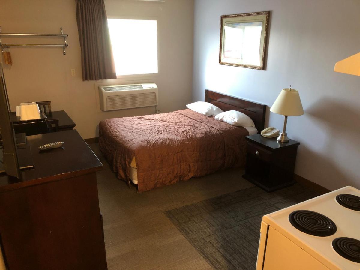 Econo Lodge Inn & Suites Innisfail エクステリア 写真