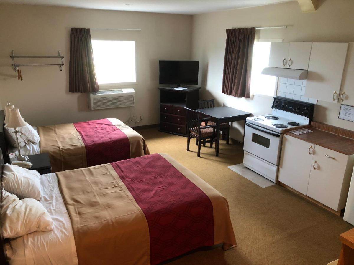Econo Lodge Inn & Suites Innisfail エクステリア 写真