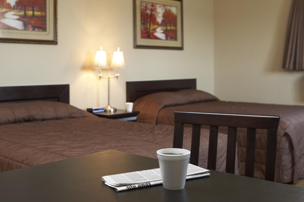 Econo Lodge Inn & Suites Innisfail エクステリア 写真