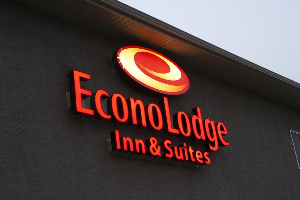 Econo Lodge Inn & Suites Innisfail エクステリア 写真