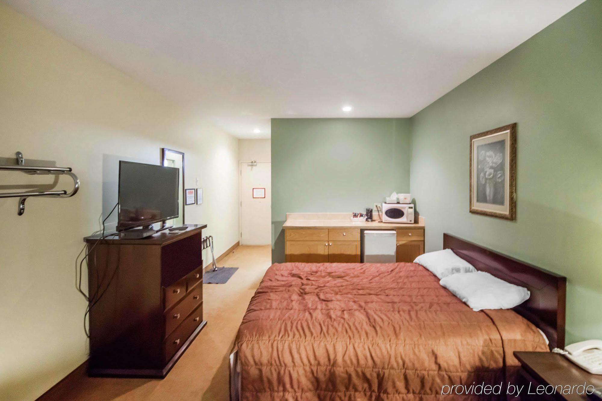 Econo Lodge Inn & Suites Innisfail エクステリア 写真