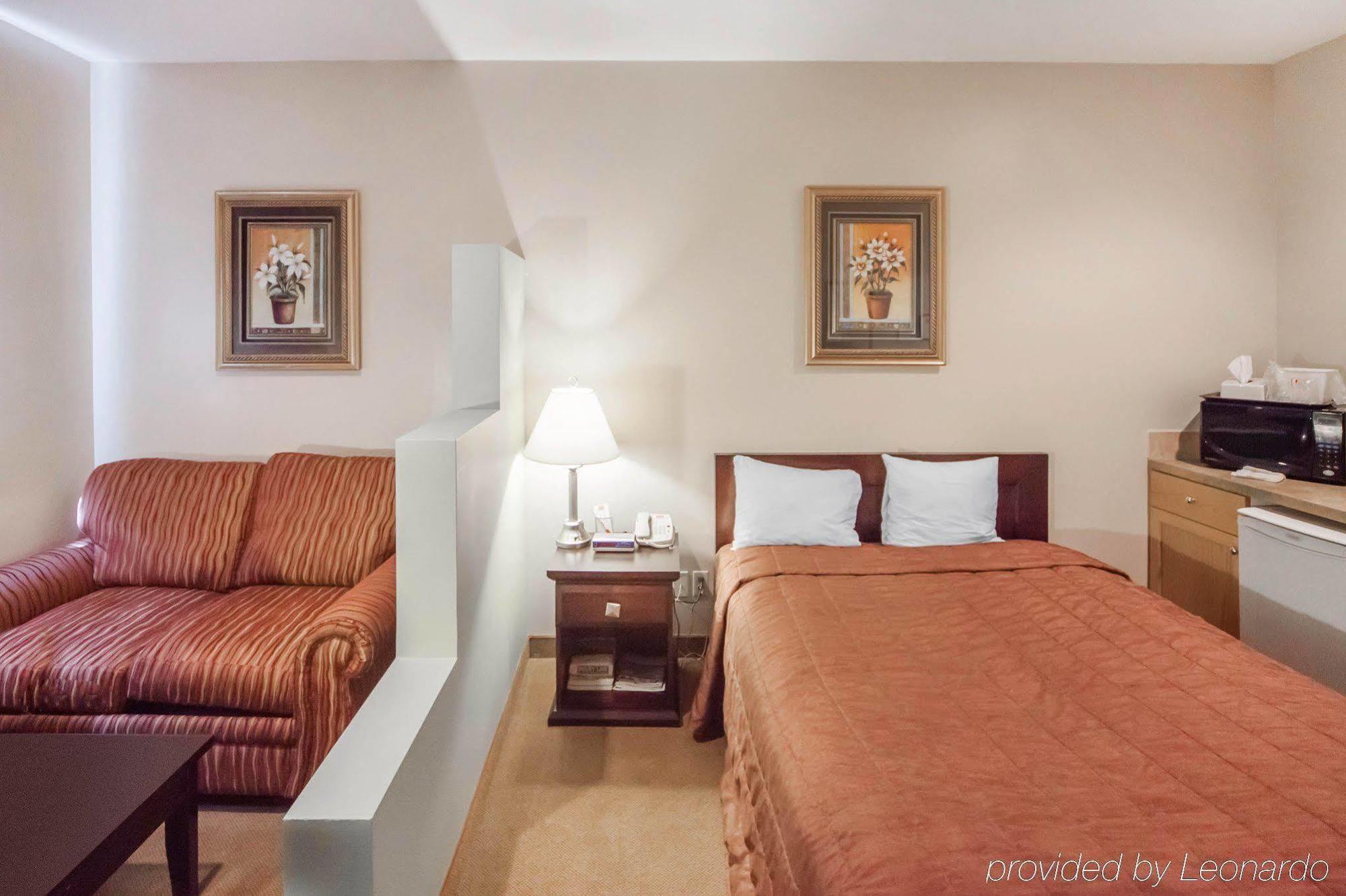 Econo Lodge Inn & Suites Innisfail エクステリア 写真