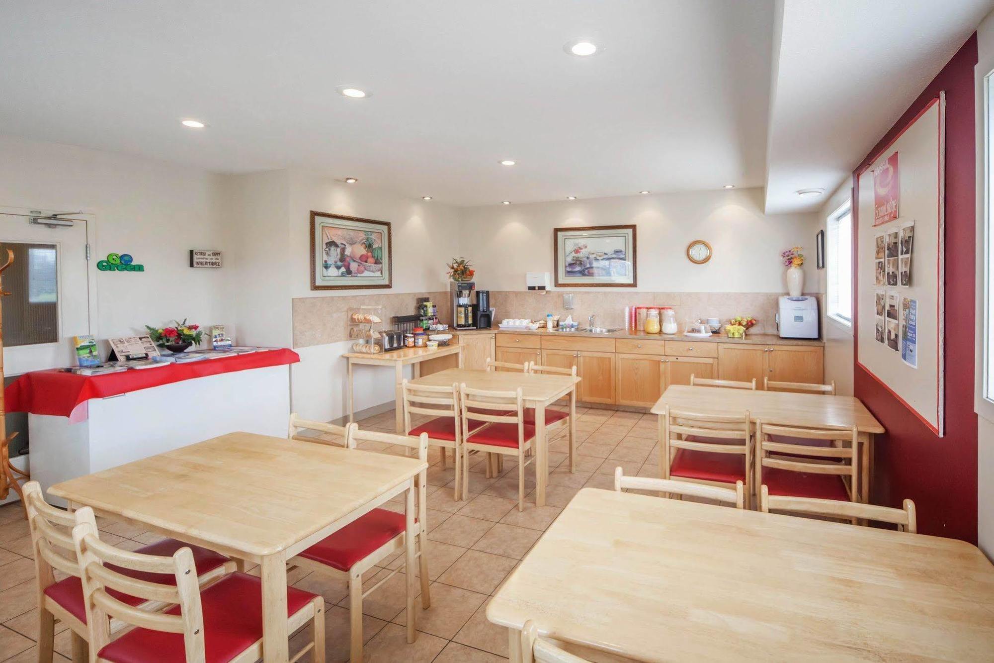 Econo Lodge Inn & Suites Innisfail エクステリア 写真