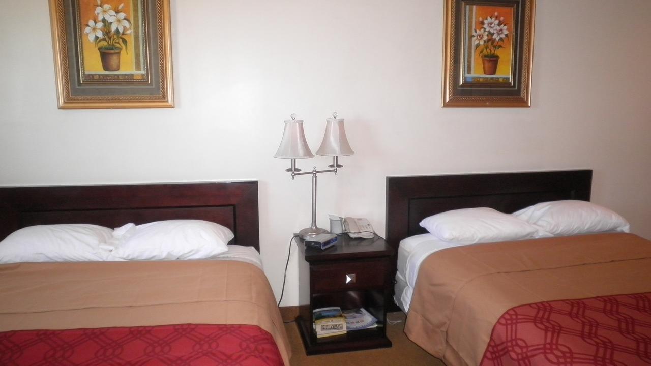 Econo Lodge Inn & Suites Innisfail エクステリア 写真