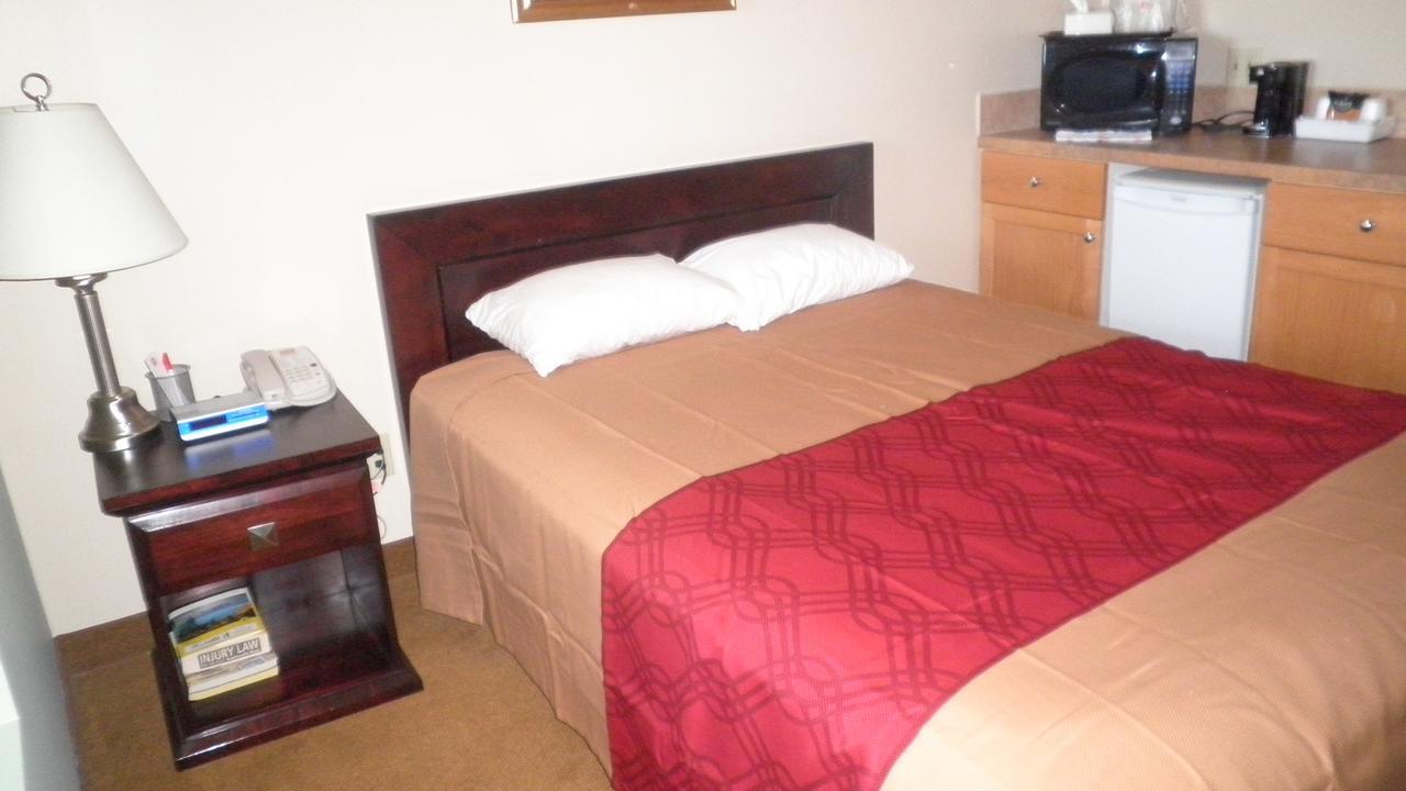 Econo Lodge Inn & Suites Innisfail エクステリア 写真