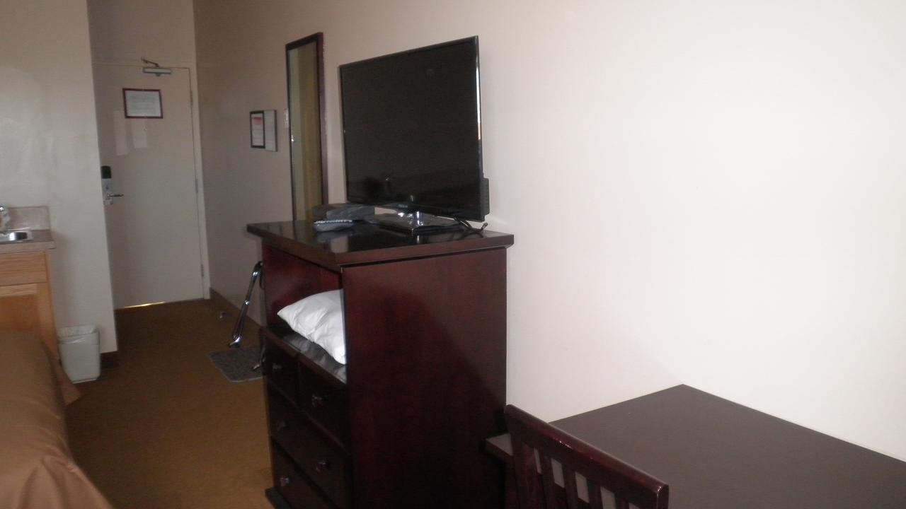 Econo Lodge Inn & Suites Innisfail エクステリア 写真