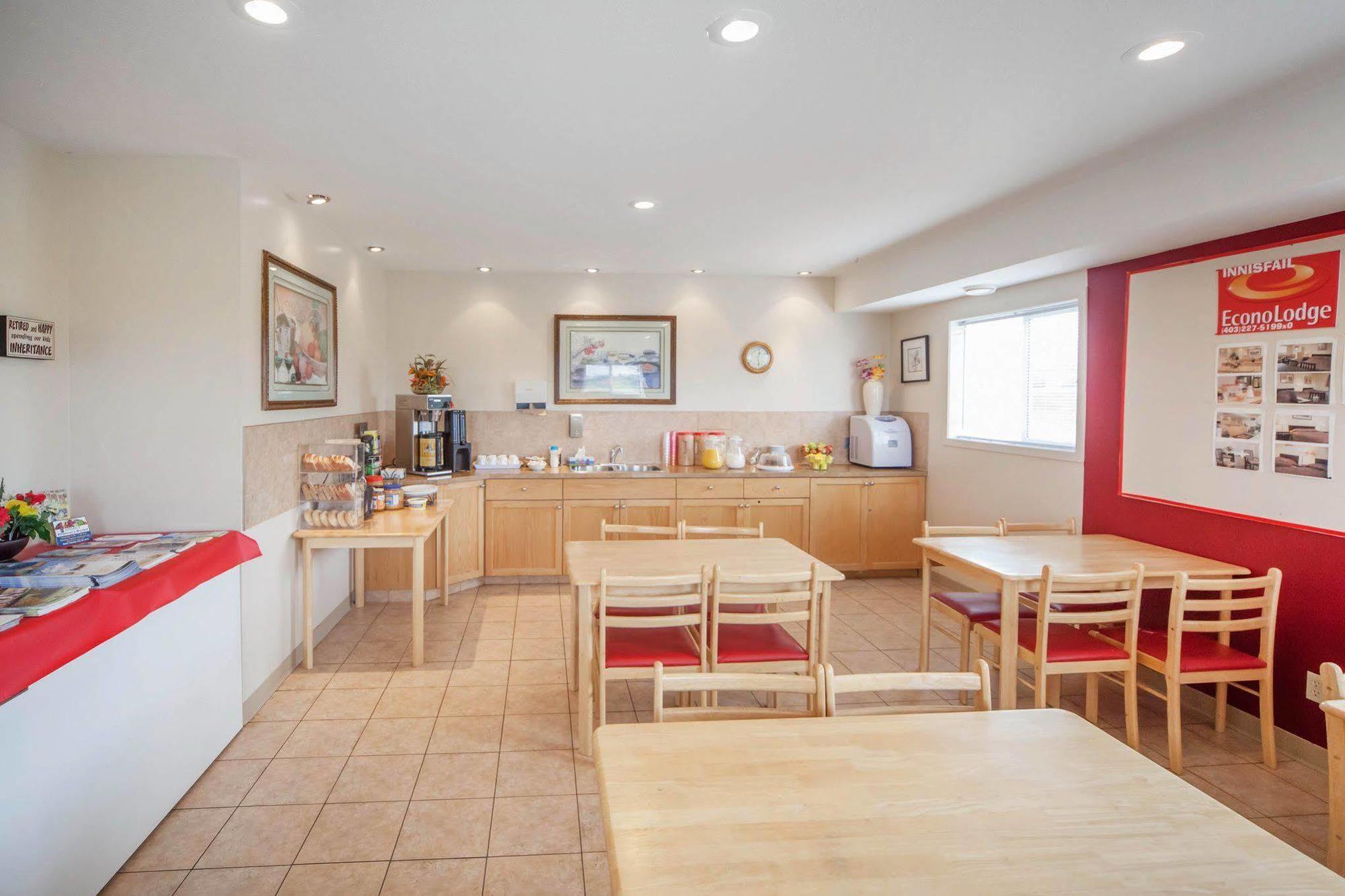 Econo Lodge Inn & Suites Innisfail エクステリア 写真