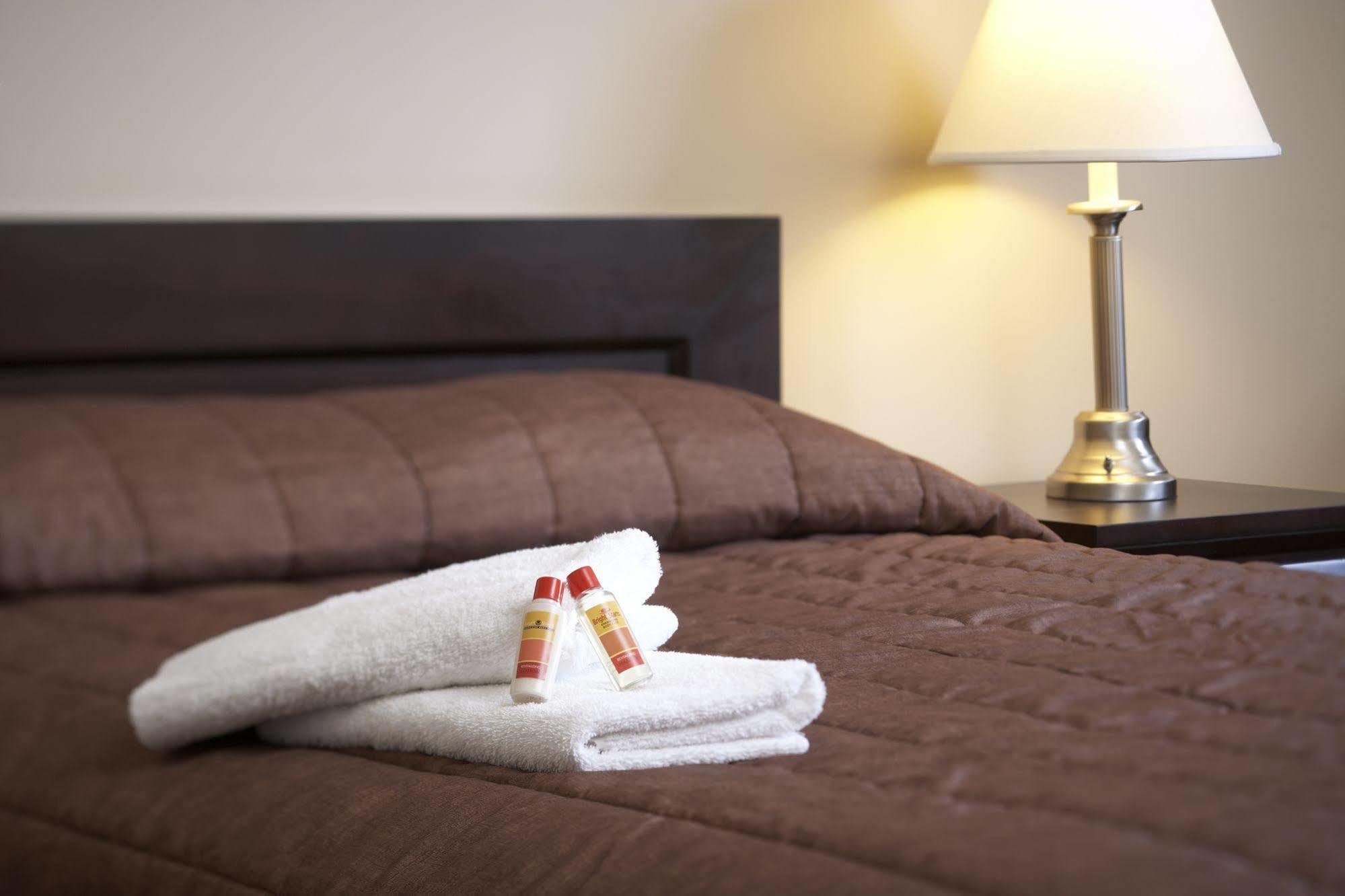 Econo Lodge Inn & Suites Innisfail エクステリア 写真