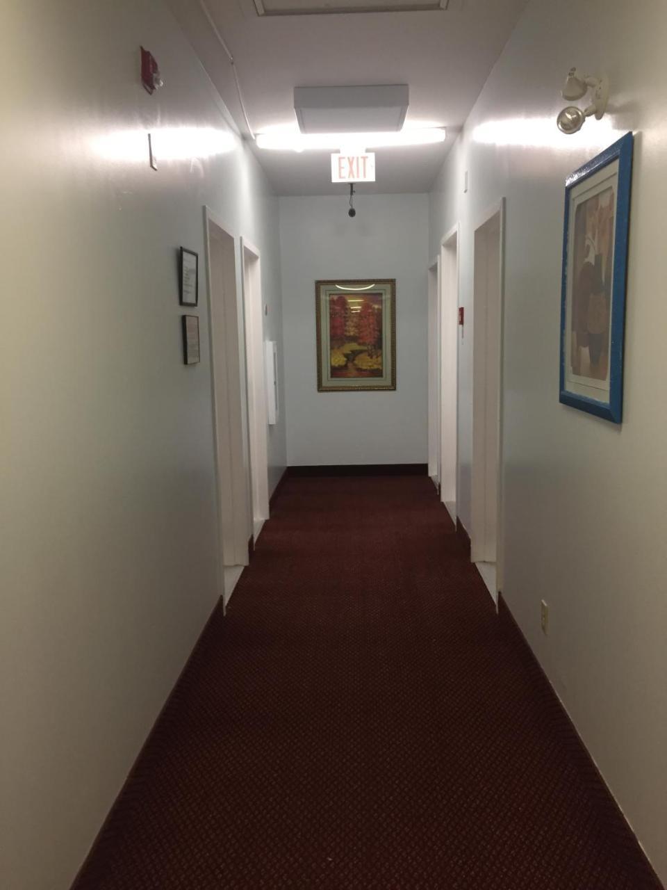 Econo Lodge Inn & Suites Innisfail エクステリア 写真